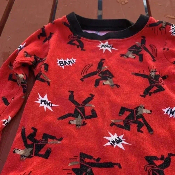 Carter’s two piece medium weigh pyjama set - Picture 2 of 4